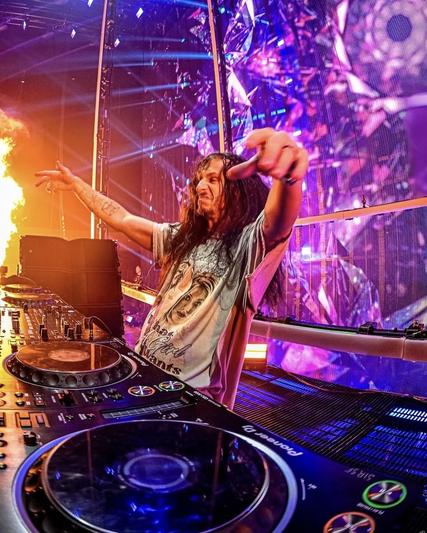 ClubGlow's tweet photo. NEXT WEEK. @Subtronics returns to #Echostage with a massive double header on Friday, 12/20 & Saturday, 12/21. ๐
Support:
12/20: @sotadnb & @beastboisucks
12/21: @DistinctMotive & @iamsethdavid
You wonโt want to miss this one, tickets & tables โ https://t.co/YIuKsHfUDk https://t.co/oSYw9BlrkU