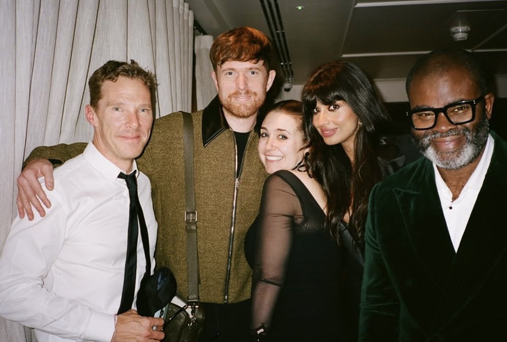 SmilingBenedict's tweet photo. Benedict was recently part of Choose Love's winter charity gala as co-host. "It was a beautiful emotional night full of tears, and laughter with friends in the pursuit of the same goal: to help wherever, and whenever we can."  https://t.co/GdRg7Hn6x5 https://t.co/yxZlNDpBVb