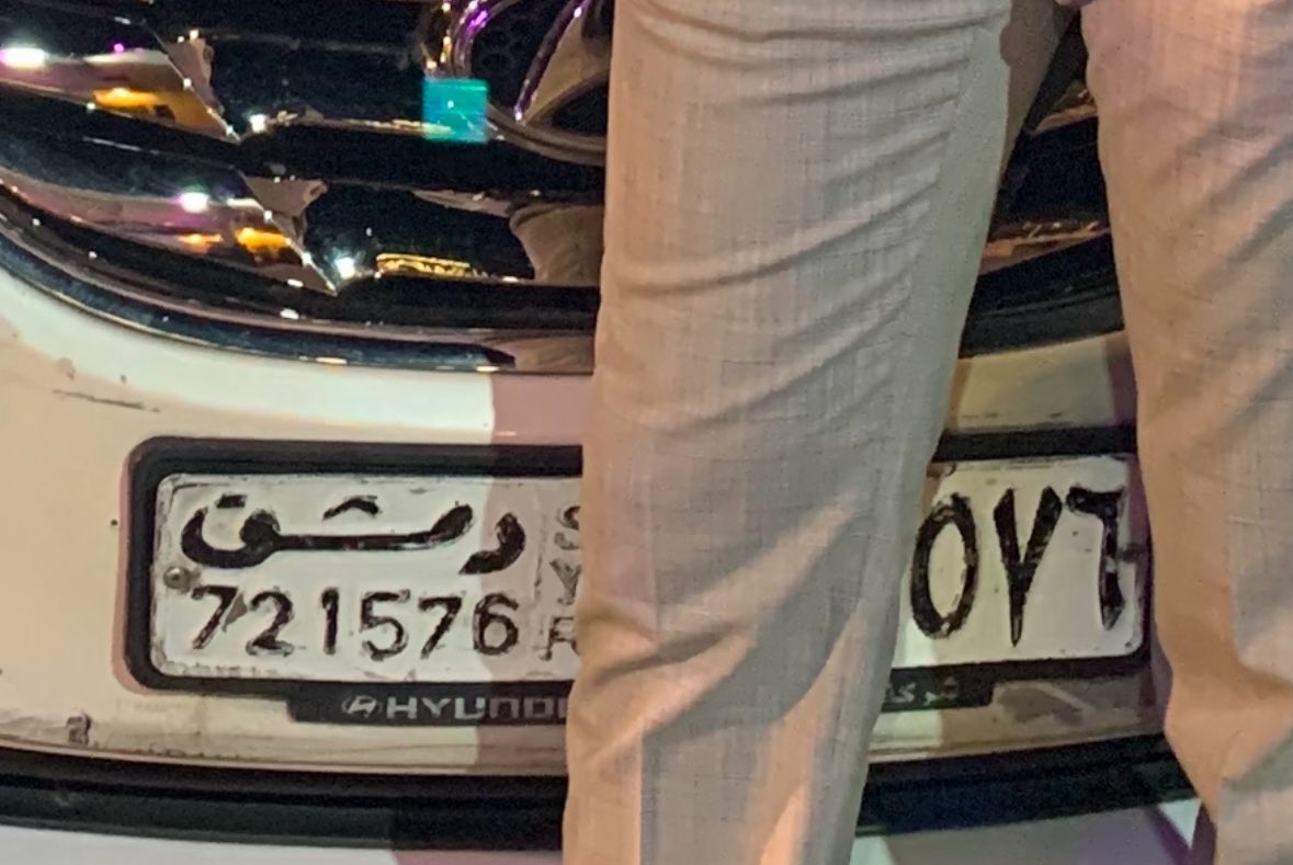 neiar99's tweet photo. @03690jul @abc_es En la  izquierda puedes ver la matrícula en uno de los coches del vídeo y en la derecha una matrícula normal de un coche en Damasco para que veas que son las mismas. Un saludo https://t.co/H4sSFdOQbn