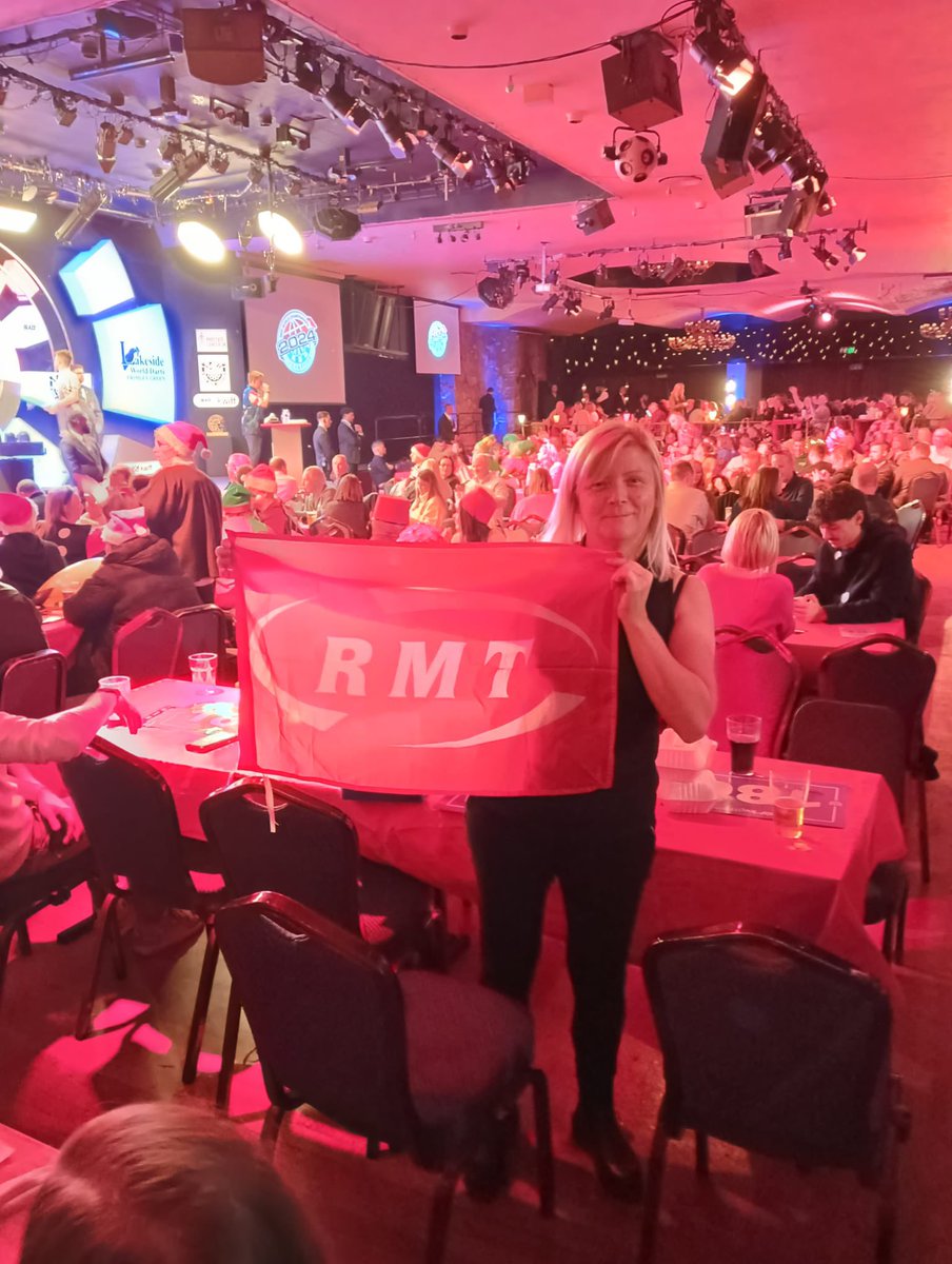 couldn’t resist flying  the RMT flag at the Lakeside darts final ! <a href="/RMTunion/">RMT</a> <a href="/RMT_Scotland/">RMT Scotland</a>