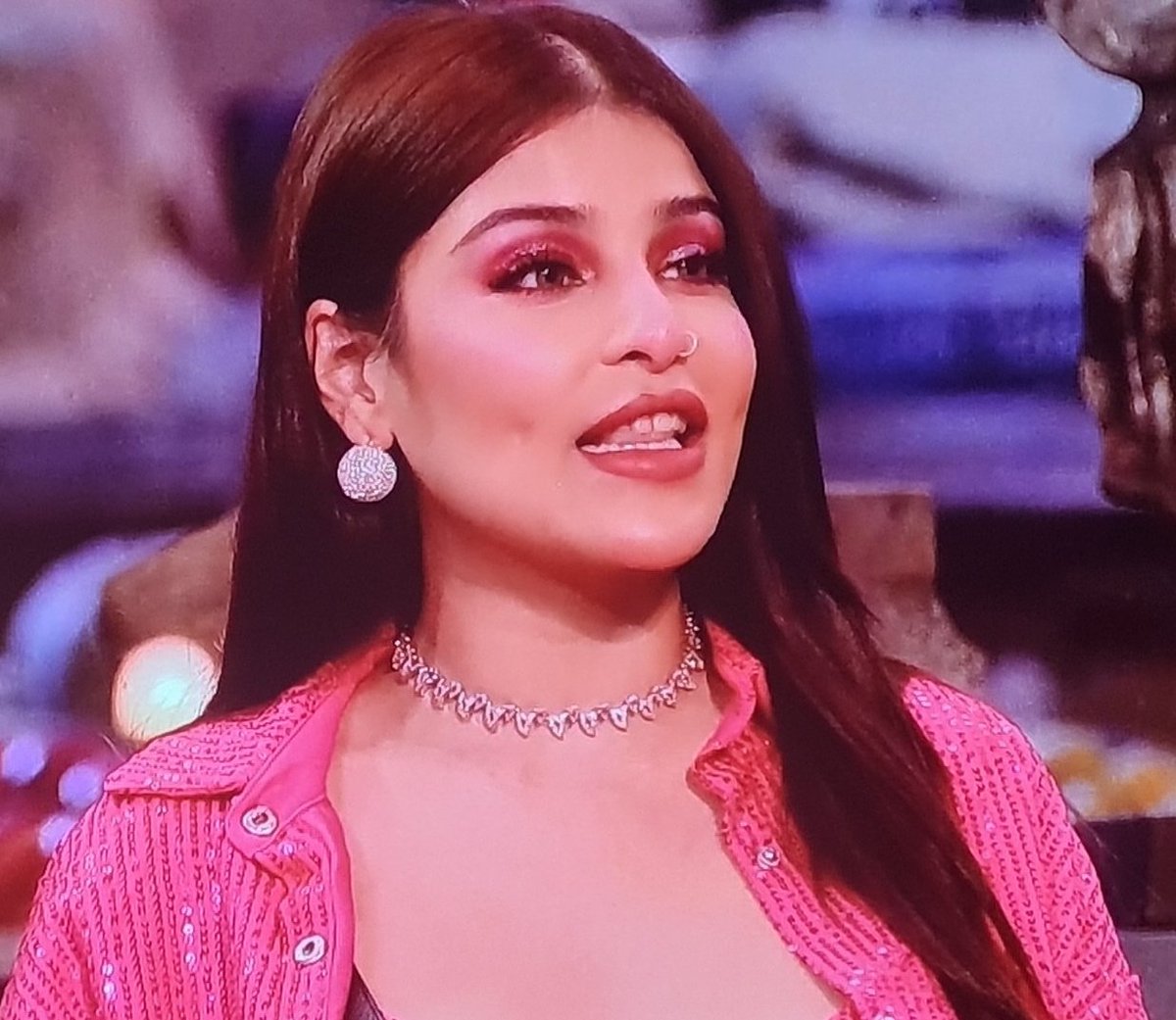 biggbossbuzz___'s tweet image. #EdenRose is attracted towards #DigvijayRathee Soorat and Seerat 💓💓

#BB18 #BiggBoss18 #BiggBoss18OnJioCinema 
#WeekendKaVaar