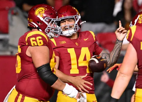 TheFloorSlap's tweet photo. Big Ten Bowl Games:
Las Vegas: USC vs Texas A&amp;M (12/27)
Rate: Rutgers vs KSU (12/26)
Pinstripe: Nebraska vs BC (12/28)
Citrus: Illinois vs South Carolina (12/31)
Sun: Washington vs Louisville (12/31)
ReliaQuest: Michigan vs Alabama (12/31)
Duke's Mayo: Minnesota vs VT (1/3) https://t.co/tgVW13CBHx