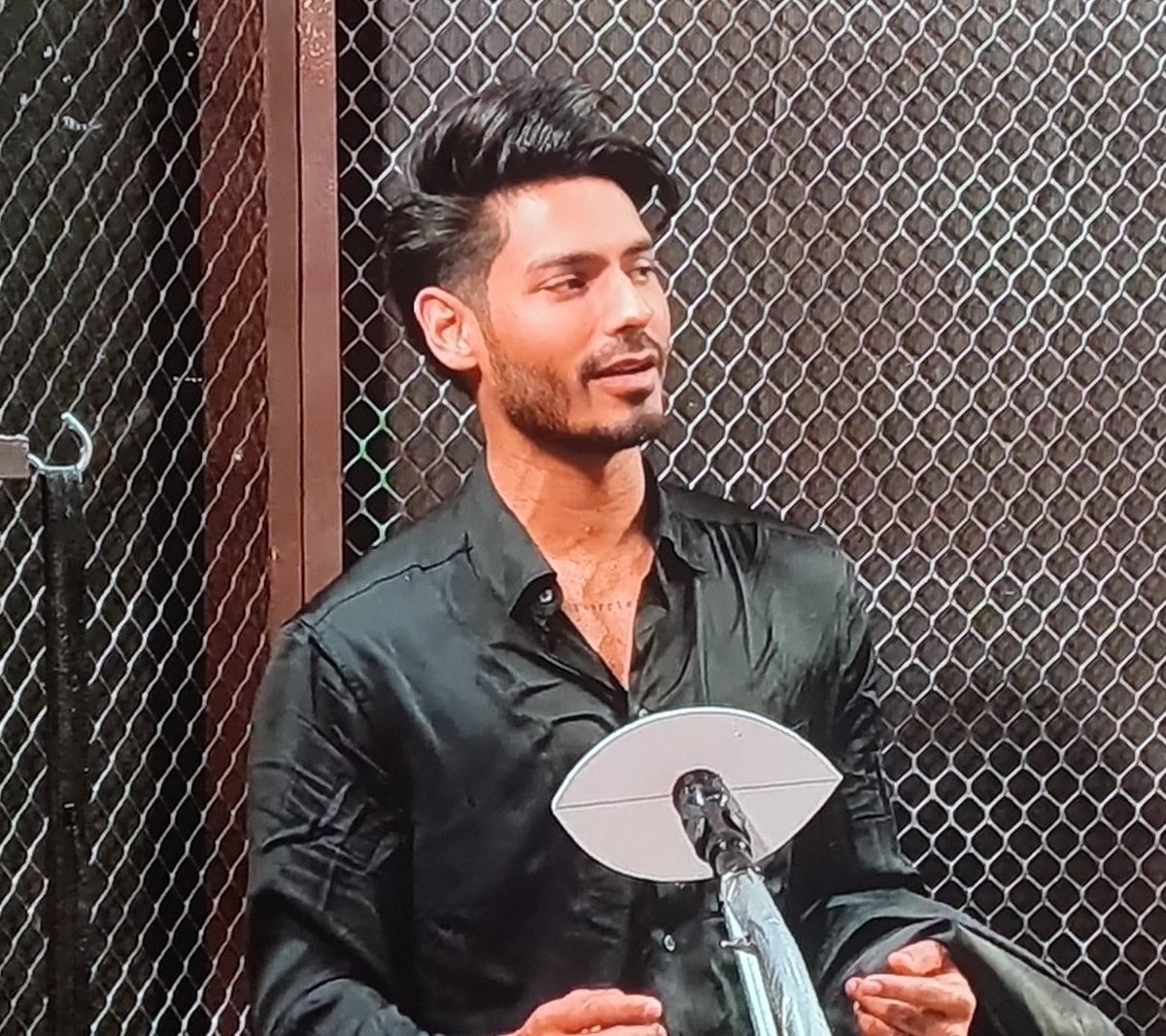 biggbossbuzz___'s tweet image. #EdenRose is attracted towards #DigvijayRathee Soorat and Seerat 💓💓

#BB18 #BiggBoss18 #BiggBoss18OnJioCinema 
#WeekendKaVaar