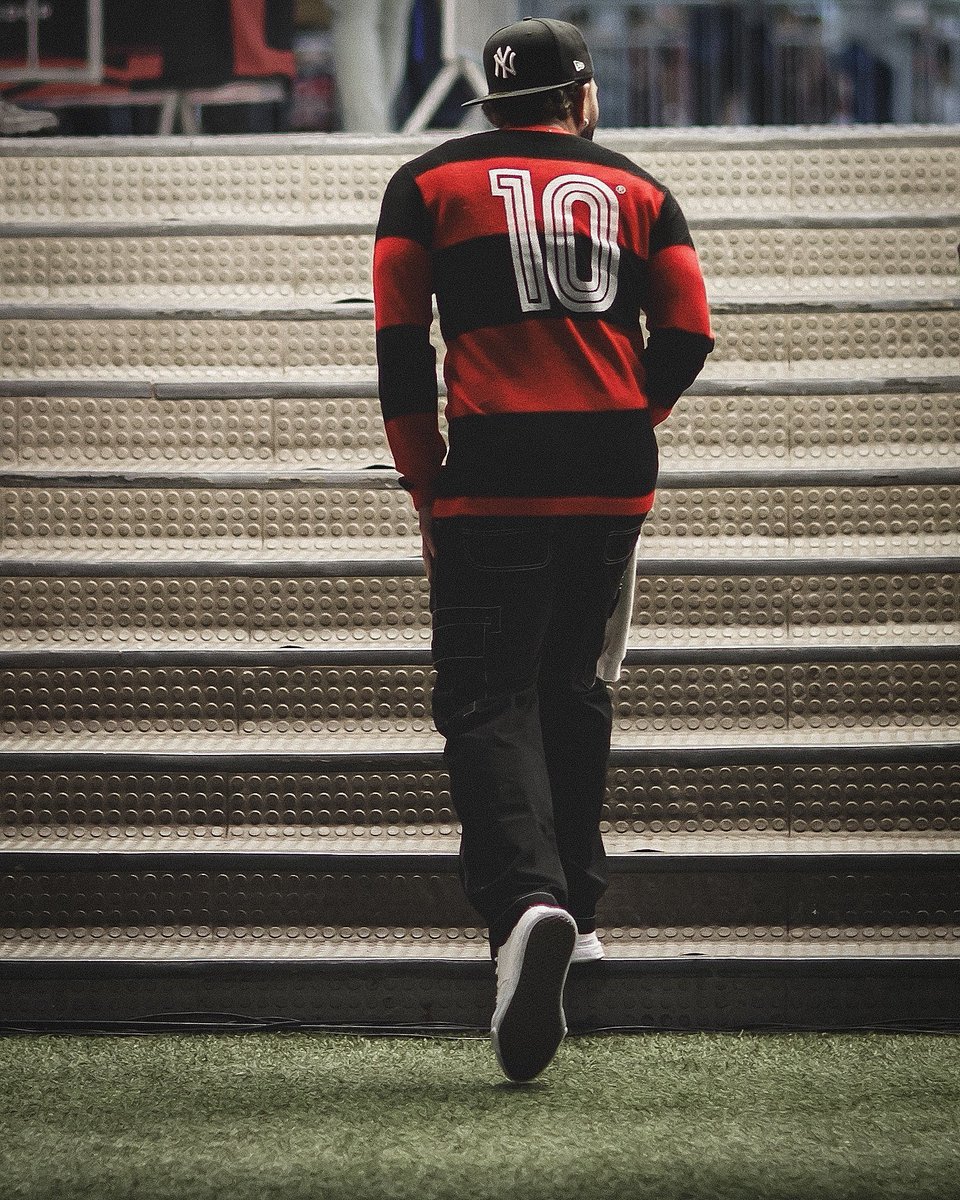 FlaGalaxy's tweet photo. Acabou. 

Foi incrível ver e viver o Gabigol no Flamengo. 

Gratidão! ❤️🖤 https://t.co/9FlcfZI40B