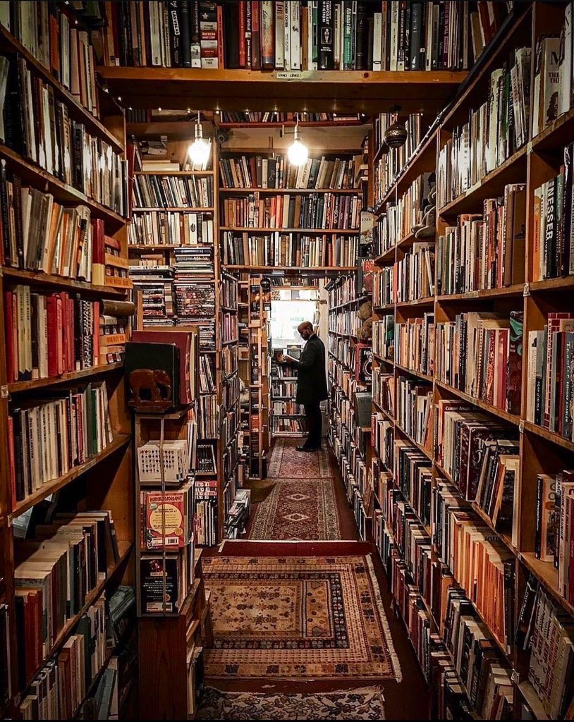 «La eternidad es una de las raras virtudes de la literatura».

Adolfo Bioy Casares ✍️