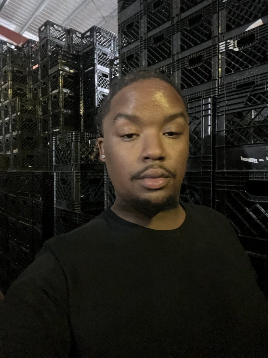 I take selfies all day I be feeling handsome asf well sometimes at least lol……