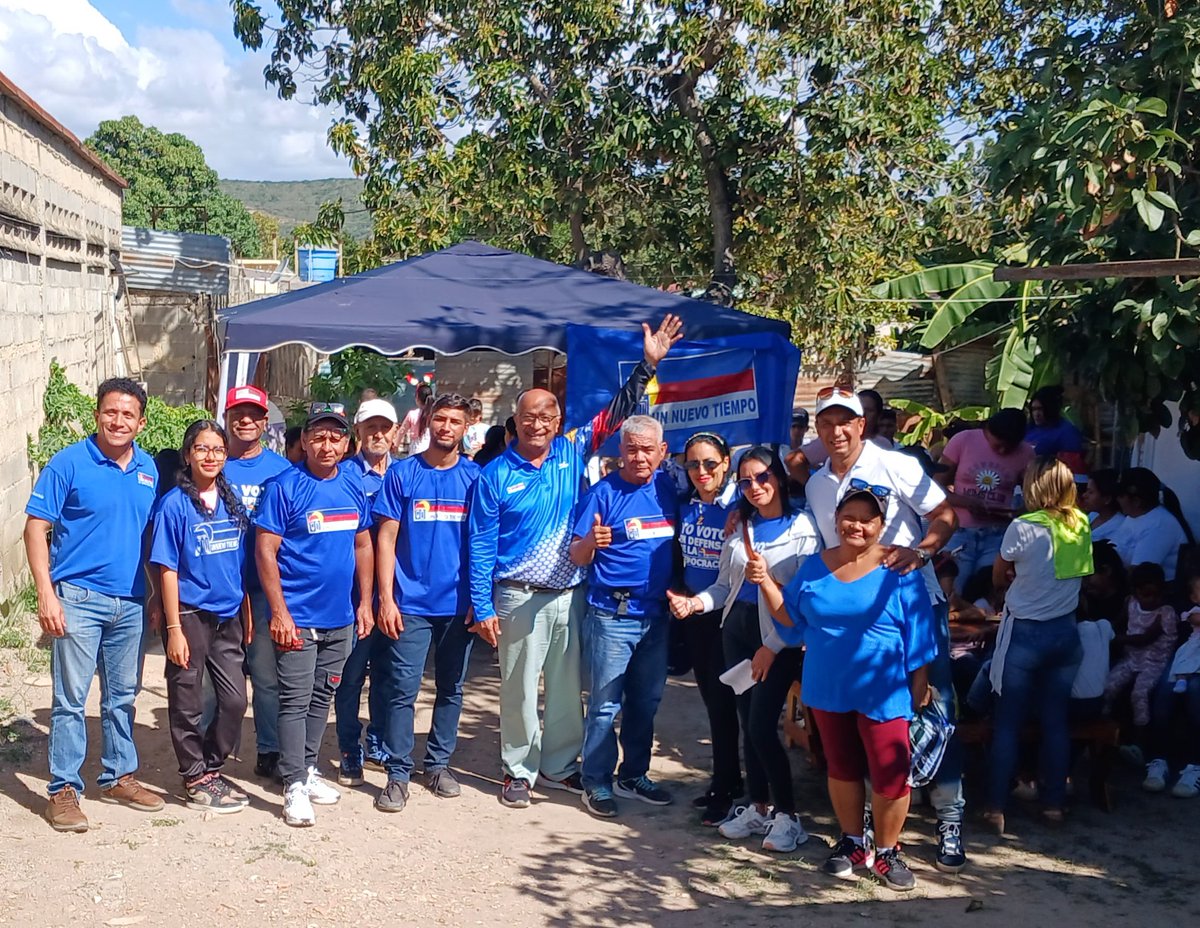 LenchoM's tweet image. Hoy domingo #8Dic Un Nuevo Tiempo Lara visitó la Pq Juan de Villegas en #Barquisimeto, para llevarle un regalo a los niños del sector Los Ángeles. Nada más agradable que la sonrisa de un niño.
Feliz Navidad!

@partidoUNT @partidountlara_