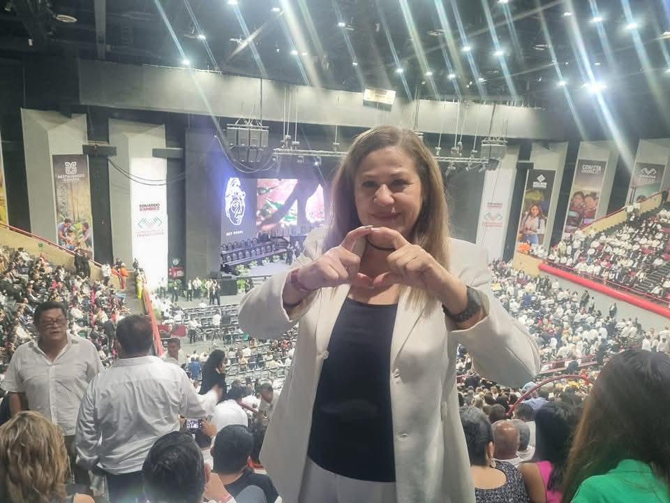 Presente en la toma de protesta de nuestro Gobernador <a href="/ramirezlalo_/">Eduardo Ramírez</a>.