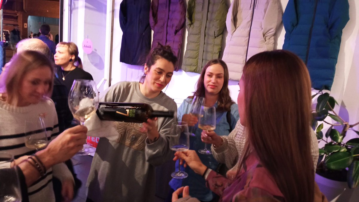 Izugarri ondo pasatu genuen joan den larunbatean <a href="/FairSaturday/">Fair Saturday Foundation</a>-a ospatuz!

Esker mila bihotz-bihotzez:
#JavierPérez 
<a href="/claracorralg/">Clara Corral</a>
<a href="/BItsasmendi/">Itsasmendi</a>
<a href="/APNABI/">APNABI</a> 
 
#ComercioLocal #BertakoMerkataritza
<a href="/bilbao_Dendak/">bilbao Dendak</a> <a href="/Bilbao_Centro/">Asociación BilbaoCentro</a>
#ArtistasLocales #Ercilla5 #Moiqutaldiak #YouRule