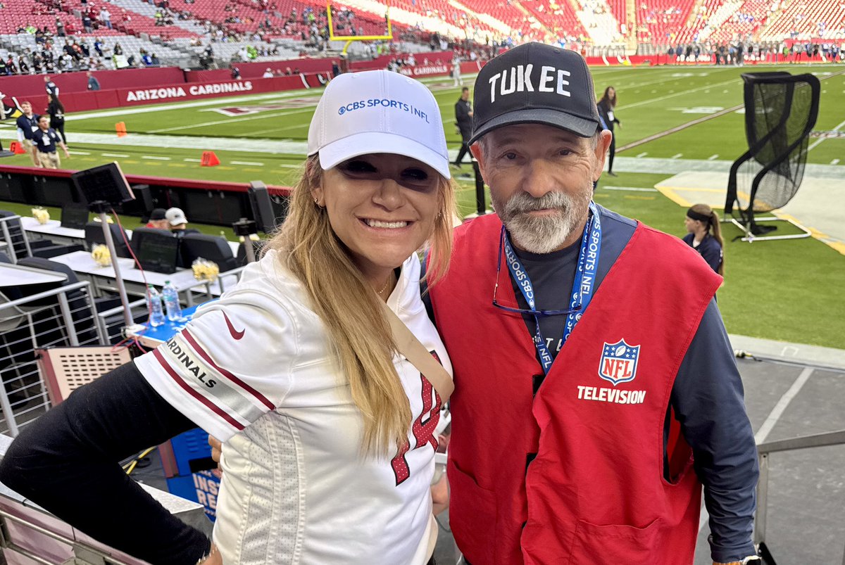 mvandy's tweet photo. Got to see my crew again today at the game and was gifted a @CBSSports NFL hat for my collection. Let’s go Bird Gang!!! Light Up Ahwatukee repping on the field today. #tukee #birdgang #gocards https://t.co/Ad9HWN4U0A
