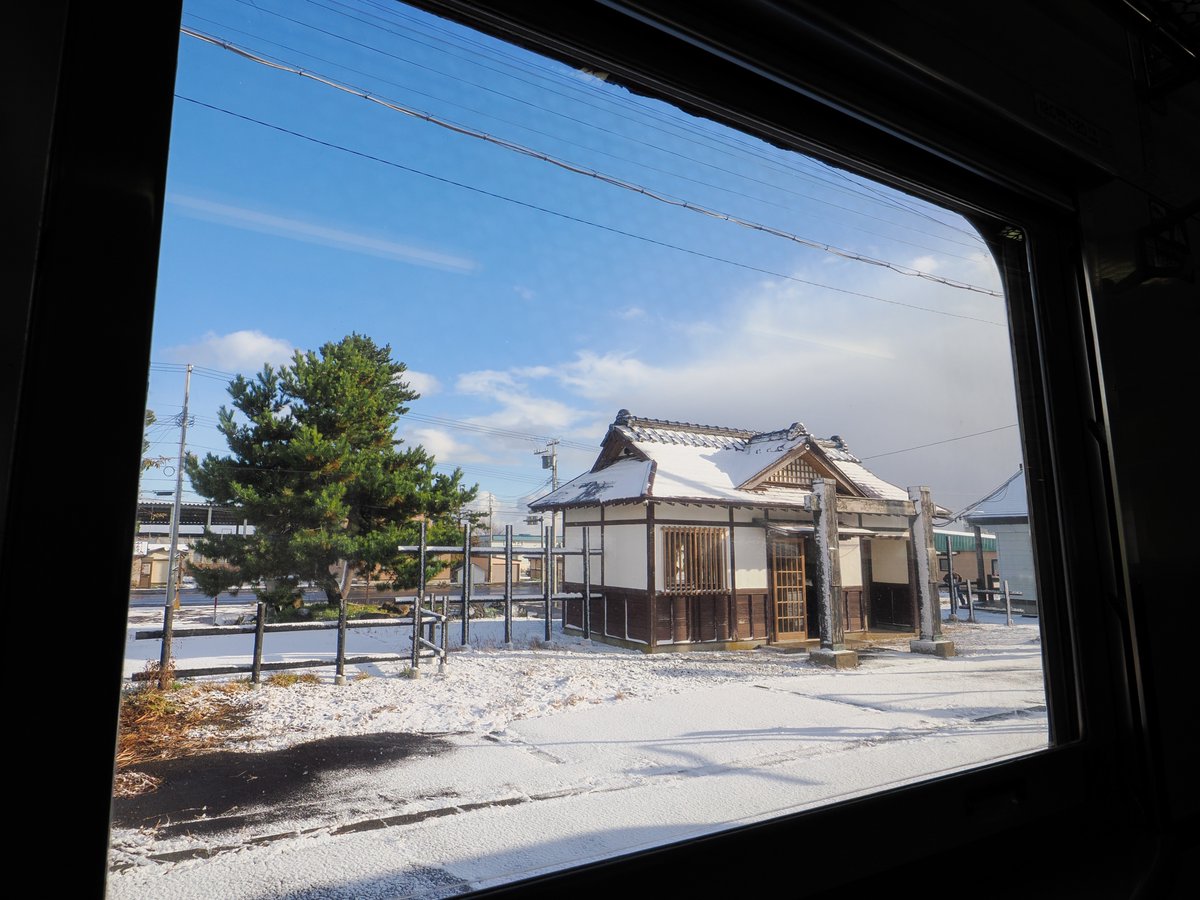 chappy_post's tweet photo. ヨンマルの旅
移りゆく車窓のまとめ

函館本線
長万部駅→函館駅
2024年11月

#ゆる鉄 #鉄道のある風景 #鉄道風景写真
#om写真投稿 #om風景写真 #om鉄道写真 #om1
#冬 #空 #青空 #雲 #海 #車窓 #旅情 #単行列車 #ヨンマル #キハ40 #820D 
#北海道 #JR北海道 #函館本線 #噴火湾 #駒ヶ岳 https://t.co/7ZfQjiJ68R