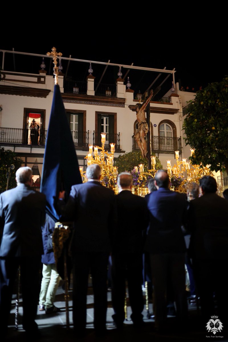HdadCachorro's tweet photo. El Santísimo Cristo de la Expiración llega hasta la Capilla de nuestros hermanos de la @hdadlaestrella.

#IICongresoHdadesSevilla https://t.co/QTNDyQw9rv