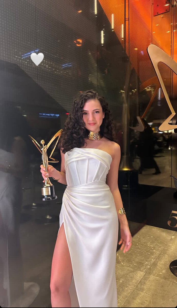 nice nice ödullere melisim 🤍✨️💫🌟 #MelisMinkari