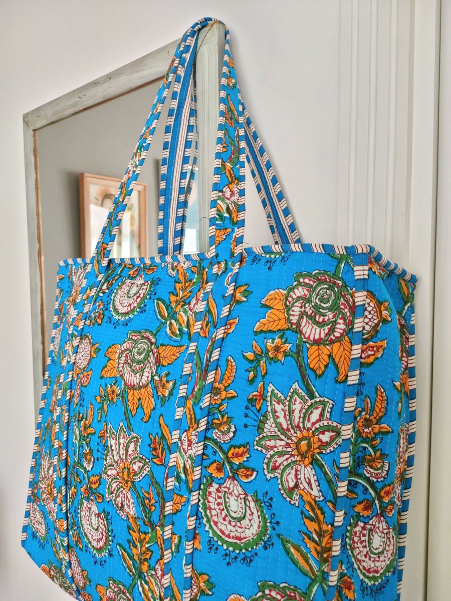diecisieteweb's tweet photo. Ya en la web nuestra nueva colección INDIA, con bolsas ideales, monederos,  bolsas de aseo, neceseres y pouches ideales 
¡Y no hay dos iguales!
#ideasNavidad 
https://t.co/ooKIoeerdn https://t.co/W8NgGFw0es