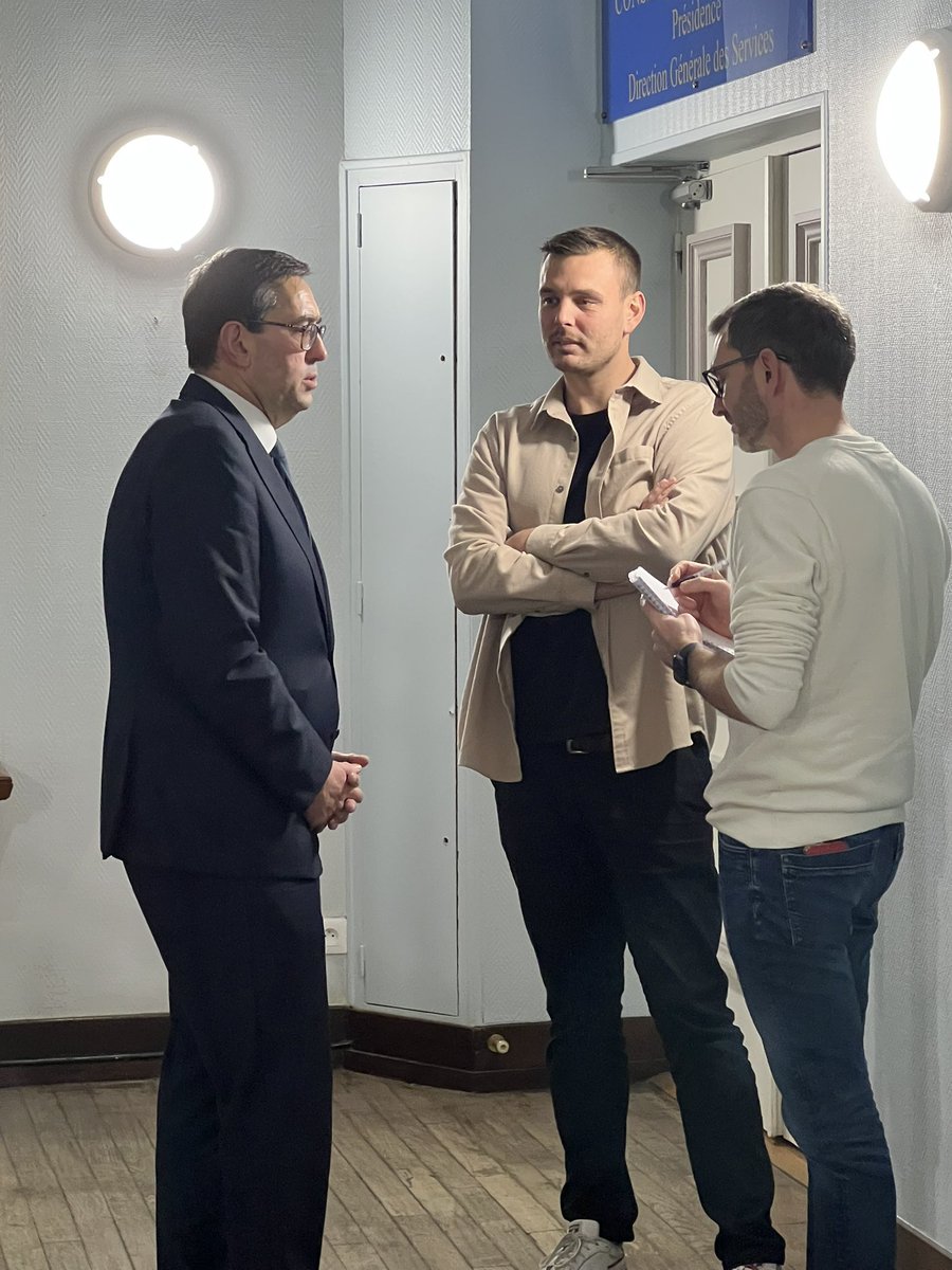 LionelVuibert's tweet photo. 🗳️ Un immense merci à toutes les électrices et tous les électeurs de la 1ere circonscription des Ardennes qui m’ont accordé leur confiance et me permettent aujourd’hui d’être à nouveau votre député. https://t.co/t706YNErbF