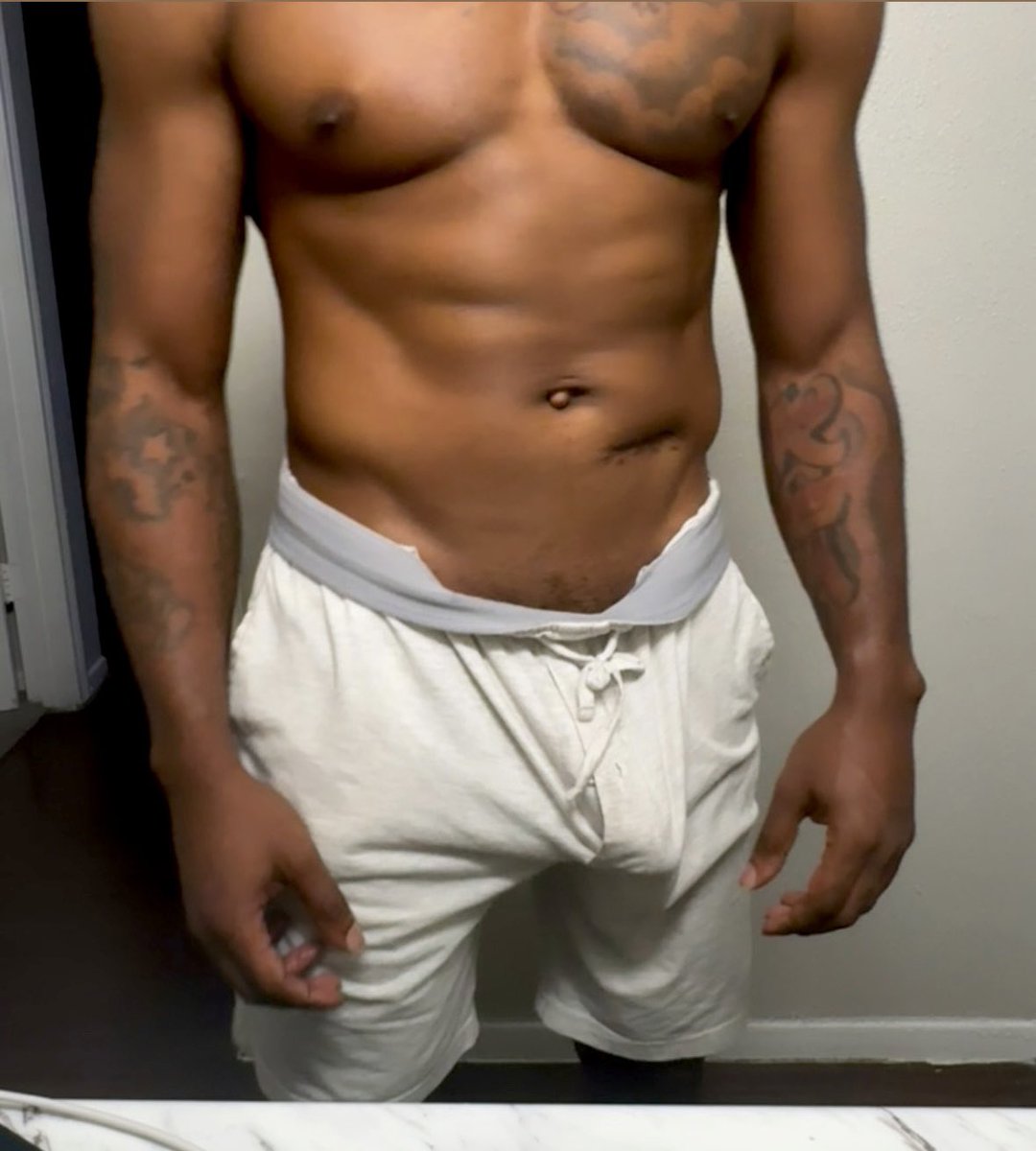 rodjay713's tweet photo. Instagram     VS      Twitter 
Onlyfans dropping tonight 😈👀 https://t.co/1UsgL99Dv6