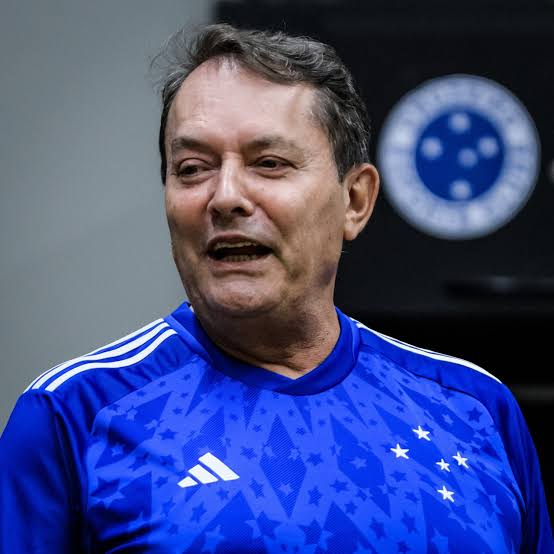 cabulas1921's tweet photo. Não venham colocar a culpa no Pedrinho. Ele não entende de futebol, ele colocou alguém da confiança dele pra investir no time: Mattos

Esse sim é culpado, investiu 200 milhões no meio do ano, e até então três prestaram: Cássio, MH e KJ https://t.co/Cb3Pd6nWPv