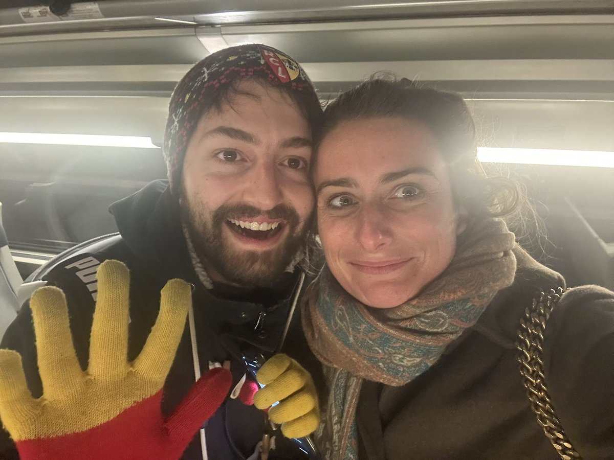 marinetondelier's tweet photo. Prendre le dernier TGV Nord pour rejoindre Paris (matinale #RTL demain tôt) un soir de match… et faire une belle rencontre surprise.

Et hop, 50 minutes pour debriefer #RCLMHSC 🔴🟡 avec @kelimledun , adhérent @EELV lensois et membre de @LensCapitale 🌻 https://t.co/nfH0QNz0qX