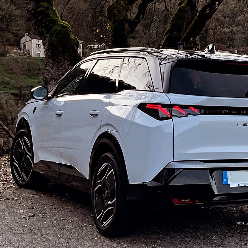 danidelgado1980's tweet photo. Viaje con #EV #Peugeot #E5008 total 1070KM. Ida 444km Granollers-Albi. Cargando en #supercharger #tesla aprovechando para comer. Viajar con #vehiculoelectrico es una realidad muy cómoda. https://t.co/qIrcVnTpwX