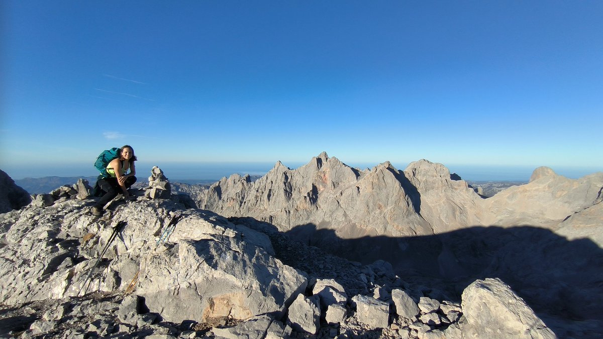 AitorIzquierdo7's tweet photo. Justo antes de cerrar y terminar la temporada @refugio.colladojermoso , último Trekking de Jermoso del año ☺️💪⛰️🧗🔝
⬇️⬇️⬇️⬇️⬇️⬇️
@ADN_Astur
#adnastur #adnasturguides #mountainguide #guiademontaña #guiadebtt #gravel #gravelbike https://t.co/a6N5shy4lD