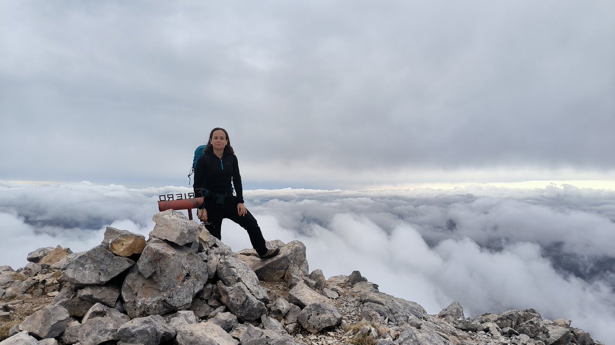 AitorIzquierdo7's tweet photo. Justo antes de cerrar y terminar la temporada @refugio.colladojermoso , último Trekking de Jermoso del año ☺️💪⛰️🧗🔝
⬇️⬇️⬇️⬇️⬇️⬇️
@ADN_Astur
#adnastur #adnasturguides #mountainguide #guiademontaña #guiadebtt #gravel #gravelbike https://t.co/a6N5shy4lD