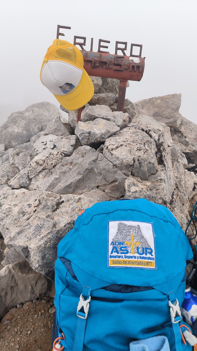 AitorIzquierdo7's tweet photo. Justo antes de cerrar y terminar la temporada @refugio.colladojermoso , último Trekking de Jermoso del año ☺️💪⛰️🧗🔝
⬇️⬇️⬇️⬇️⬇️⬇️
@ADN_Astur
#adnastur #adnasturguides #mountainguide #guiademontaña #guiadebtt #gravel #gravelbike https://t.co/a6N5shy4lD