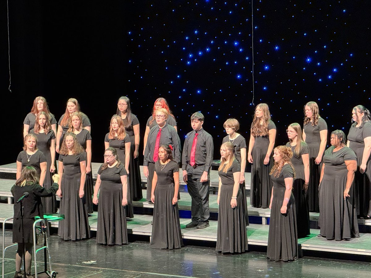 🎶 Bravo, Mrs. Pancake, Miss Ticen, and our wonderfully talented LJHS and LHS choirs!

Excellent job at our Winter Concert!

#GoBerries