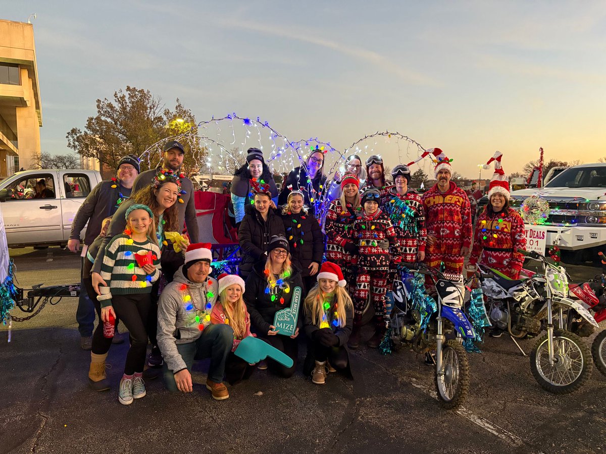 MizeRestaurants's tweet photo. What a magical night at the Miracle on Kansas Avenue! Huge shoutout to everyone who came out and celebrated with #TeamMize. https://t.co/FtJUv70aVE