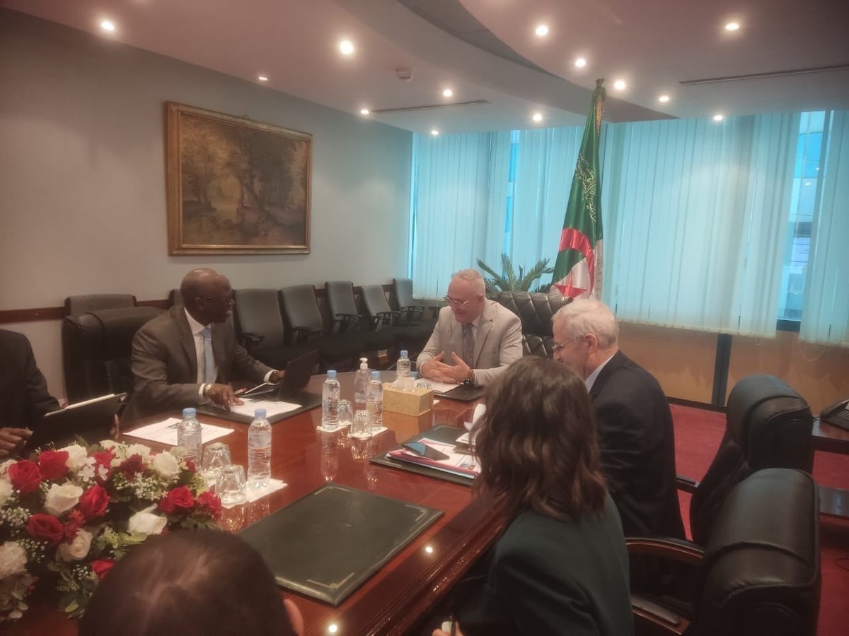 APS_Algerie's tweet photo. #Finances: #Faid reçoit le vice-président de la #BM en charge de la région MENA
🔗https://t.co/qMnqkJAKB1 https://t.co/TXnLz63cPh