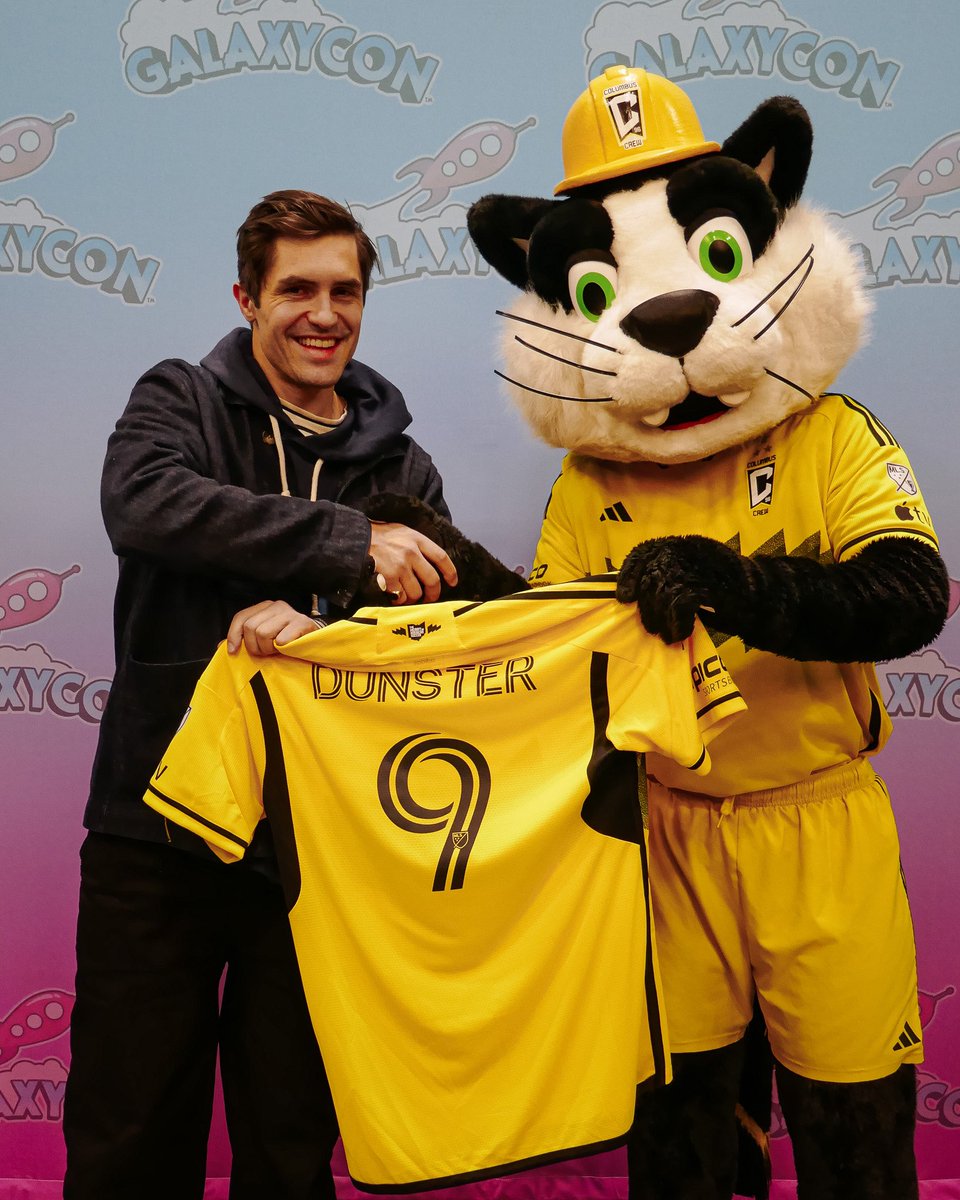 ColumbusCrew's tweet photo. Jamie Tartt 🤝 Crew Cat

You better BELIEVE it 🖤💛 https://t.co/GRVzjOoB16