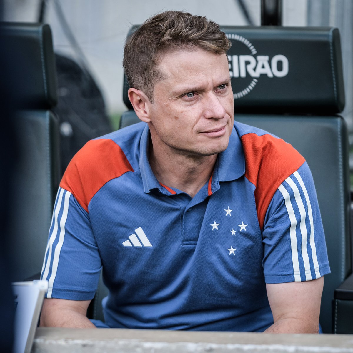 Fernando Seabra assumiu o Cruzeiro, equipe que lutou contra o rebaixamento em 2023 e se reconstruía, na briga pelo título em determinado momento da temporada e na primeira página da tabela.

No G-8, zona que levaria o Cruzeiro à Libertadores, Pedro Lourenço decidiu demiti-lo para