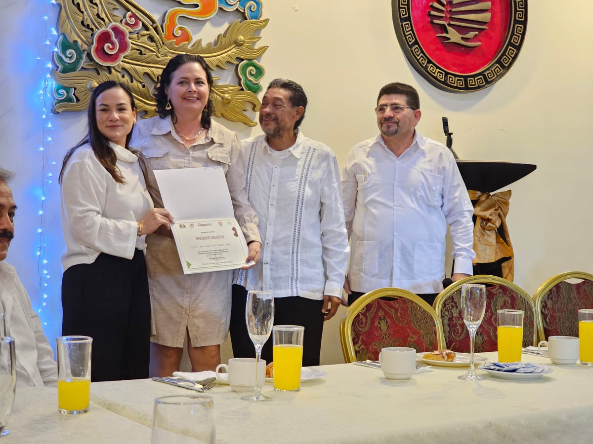 #Educación y #Turismo Fraternal abrazo querida Colega y amiga. Felices fiestas decembrinas.
<a href="/chetubien/">Comunidad Chetubien</a>
<a href="/mapachestec/">@MAPACHESTec</a>
<a href="/egresadostec/">Asociación de Egresados del ITCH, A.C.</a>
<a href="/arquitecto_mx/">Victor Sánchez Ruz</a>
<a href="/egreteccancun/">Fundación de Egresados y Amigos del TecNM</a>
<a href="/enriqueoyromero/">Enrique Oy Romero</a>
<a href="/ComunidadTecNM/">ComunidadTecNM</a>
<a href="/IT_Chetumal/">TecNM - Chetumal</a>
<a href="/chetubien/">Comunidad Chetubien</a>
<a href="/fermin_carrillo/">Fermín Carrillo</a>
<a href="/LigiaSierraA/">Ligia Sierra Aguilar</a>
<a href="/nellymercedes5/">Nelly Aguiar</a>
<a href="/licsergiochago/">Sergio Chalé Gómez</a>