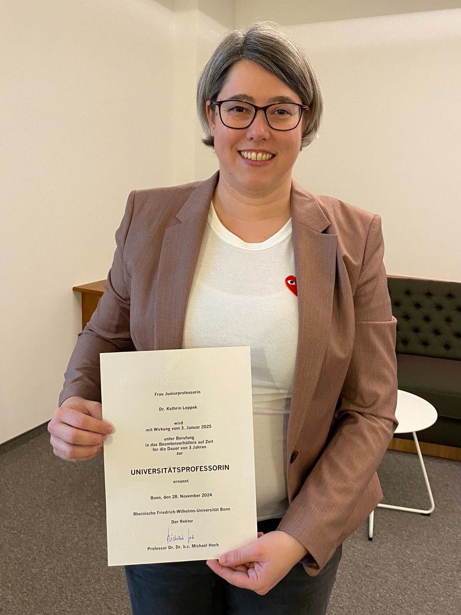Kathrin Leppek (@katleppek) on Twitter photo Very grateful to this team for their support, hard work and dedication to make our lab a happy, friendly and awesome place. And we also don’t suck at the science. I just got promoted to W2 tenure track professor! 🎉 Thank you. <a href="/UniBonn/">Rheinische Friedrich-Wilhelms-Universität Bonn</a> <a href="/UniklinikBonn/">Uniklinik Bonn</a> <a href="/ImmunoSens/">ImmunoSensation</a> Very grateful to this team for their support, hard work and dedication to make our lab a happy, friendly and awesome place. And we also don’t suck at the science. I just got promoted to W2 tenure track professor! 🎉 Thank you. <a href="/UniBonn/">Rheinische Friedrich-Wilhelms-Universität Bonn</a> <a href="/UniklinikBonn/">Uniklinik Bonn</a> <a href="/ImmunoSens/">ImmunoSensation</a>