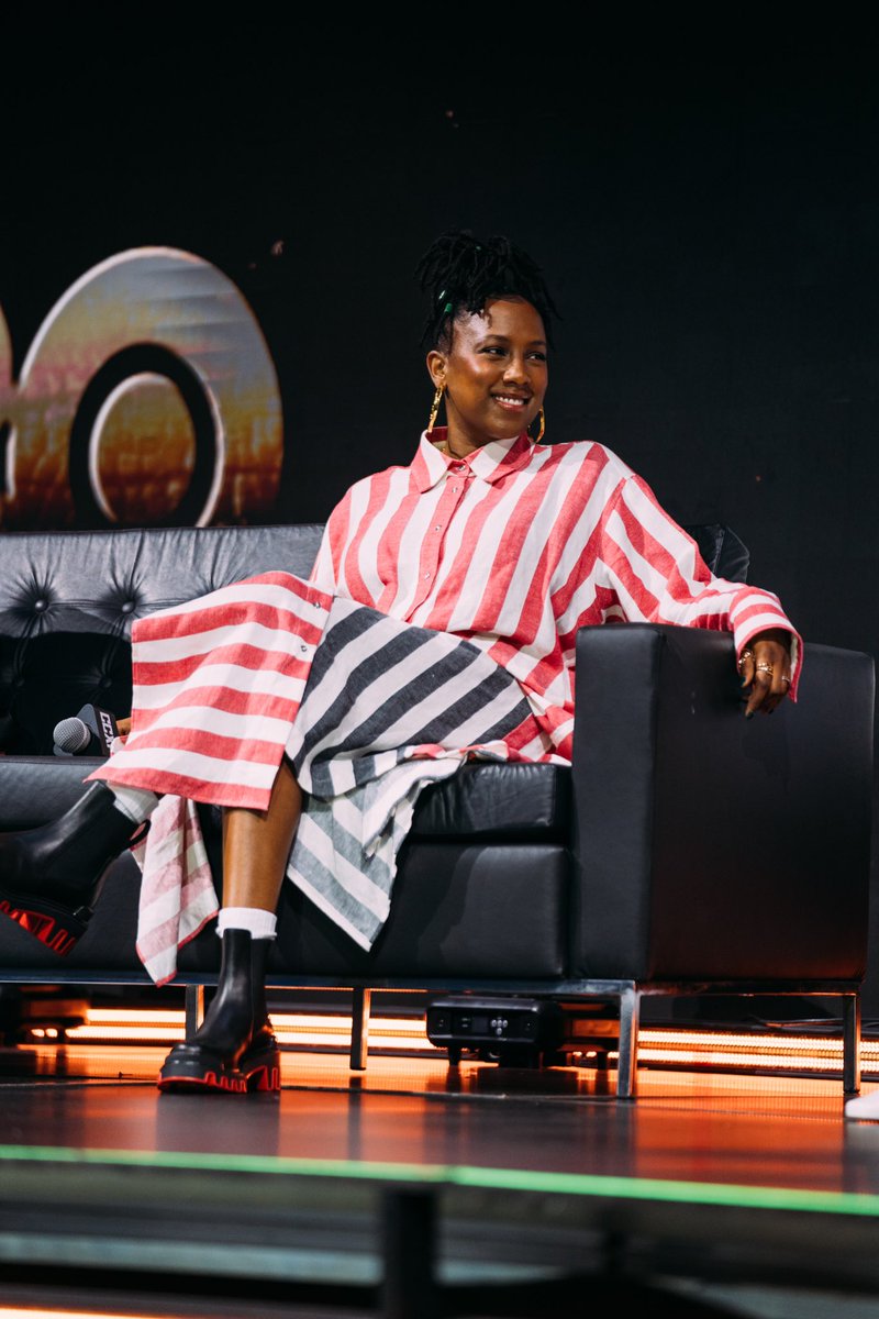 “O que é interessante da Irmã Theodosia é que ela sai da Irmandade, então temos uma nova perspectiva sobre o que significa estar na Irmandade” - <a href="/JadeAnouka/">Jade Anouka</a> #DunaAProfeciaNaCCXP #MaxNaCCXP