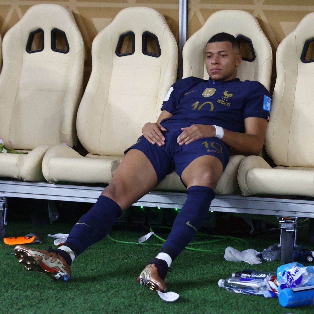 bpthaber's tweet photo. Kylian Mbappe: "Bir kadın vardı, aşık olduğum. Artık değilim." https://t.co/e6FDyXHDgK
