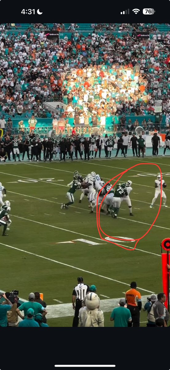 EvanWorldWide's tweet photo. How was this not a hold. Lmao. Hate the nfl and its officials #Dolphins #jets #nfl https://t.co/8Nc22T4MCc