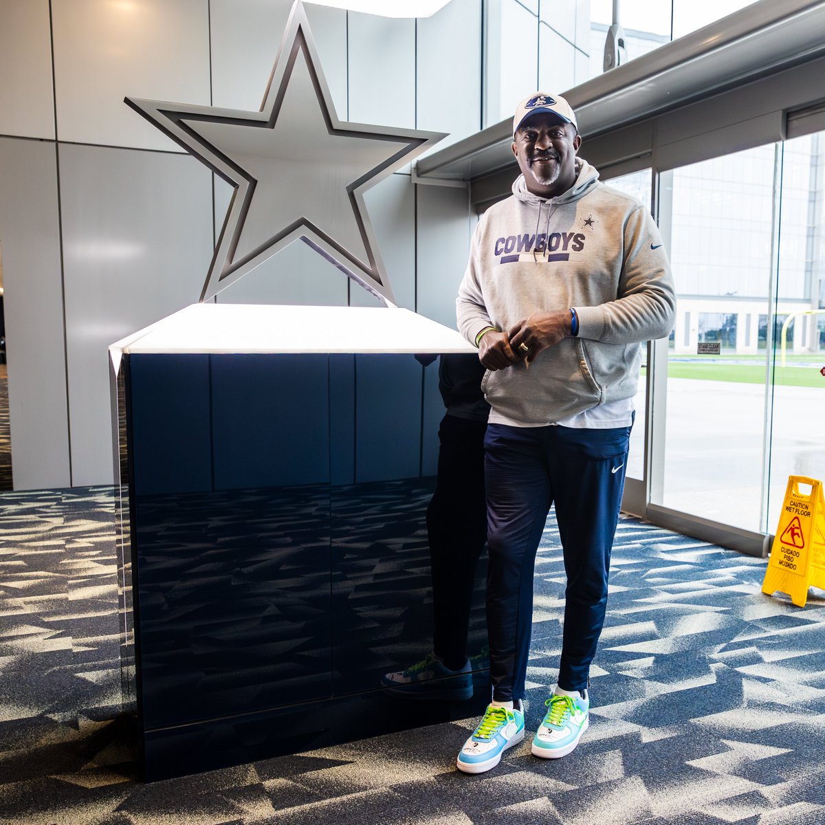 dallascowboys's tweet photo. Our coaching staff is proud to rep their causes for #MyCauseMyCleats! https://t.co/uCAvW8WijE