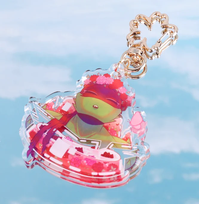 Pre-orders for the glass turtle keychains open again on my Etsy :>