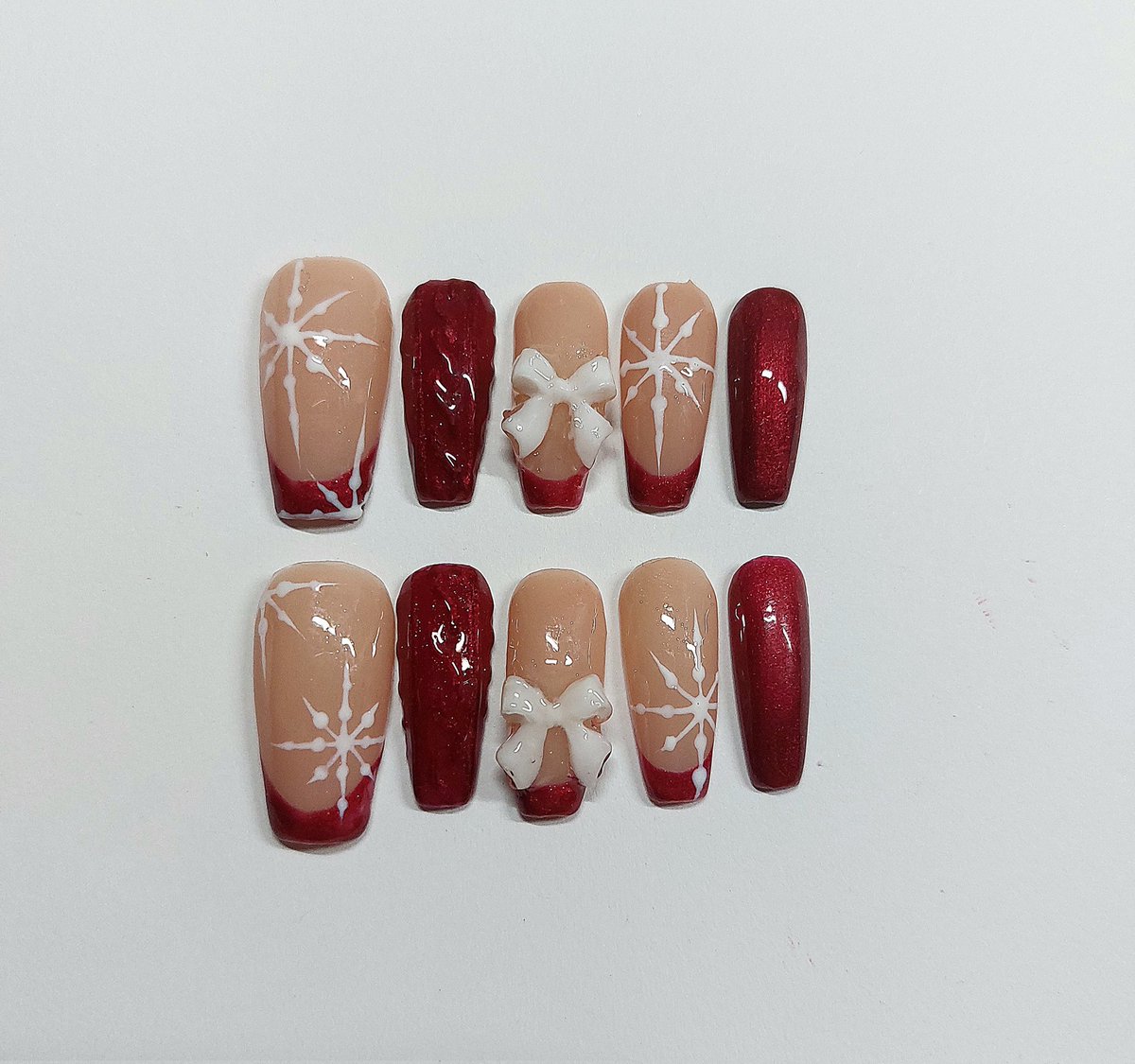 bibisclaws's tweet photo. Christmas nails 

#christmasnails #SmallBusiness https://t.co/AXXZBkenQ1