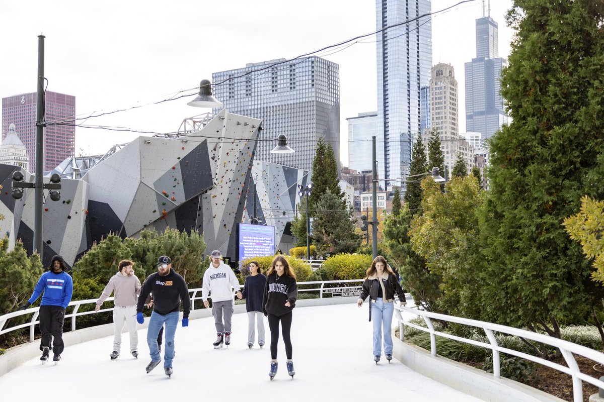🌟 What’s happening at Maggie Daley Park’s 10-Year Anniversary?
✅ 7 AM – 9 AM: Free Sunrise Skate – Sign up code “MDPSUNRISE”
✅ 11 AM – 1 PM: Face Painting + Skate with Santa
✅ 2PM – 4 PM: Skate with Santa
✅ 4:45 PM: Skate Show
✅ 8 PM – 10 PM: Free Hot Chocolate w/purchase