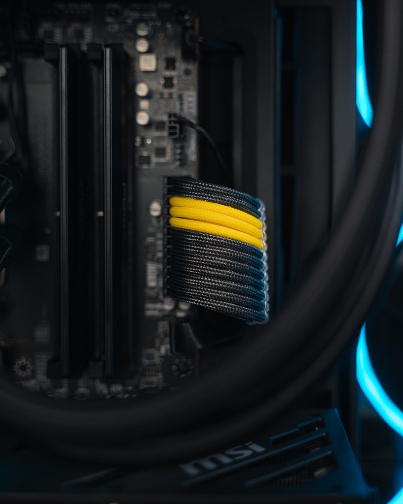 reapercable's tweet photo. More close-up shots of our Carbon & Yellow extensions please @proyamyampc! These look amazing!π
.
.
.
.
.
#cables #pcgamer #computerbuilding #rgb #gamepc https://t.co/Rdoxaq9u1i