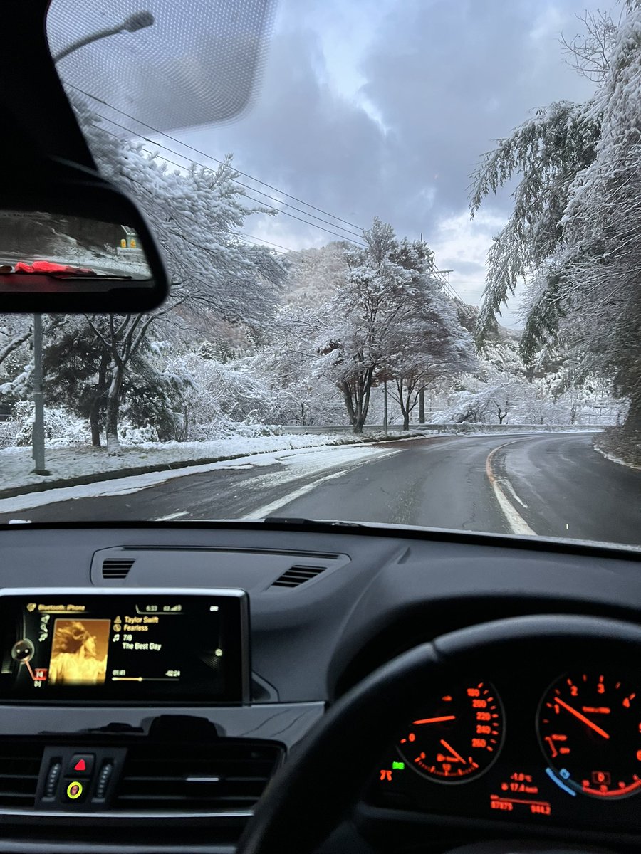 noryholy's tweet photo. テイラースウィフトききながら仕事に向かっている。雪やんでよかった😄 https://t.co/XtasTqNJmq