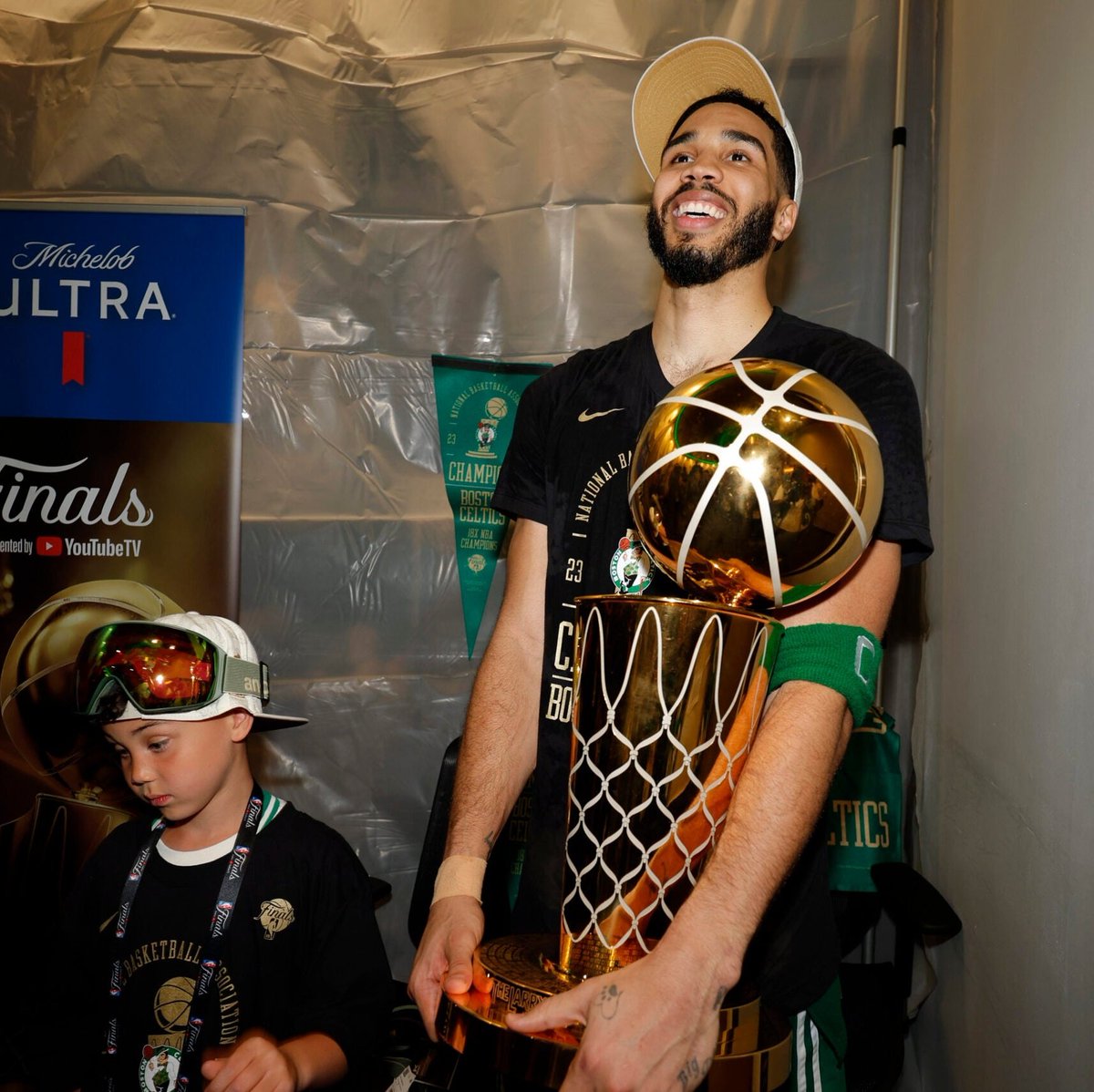 rileysbetter's tweet photo. PPG this season

LeBron James &amp; Bronny: 23.7
Jayson Tatum &amp; Deuce: 28.2

(Deuce is 6) https://t.co/ZzOnBTlc5c
