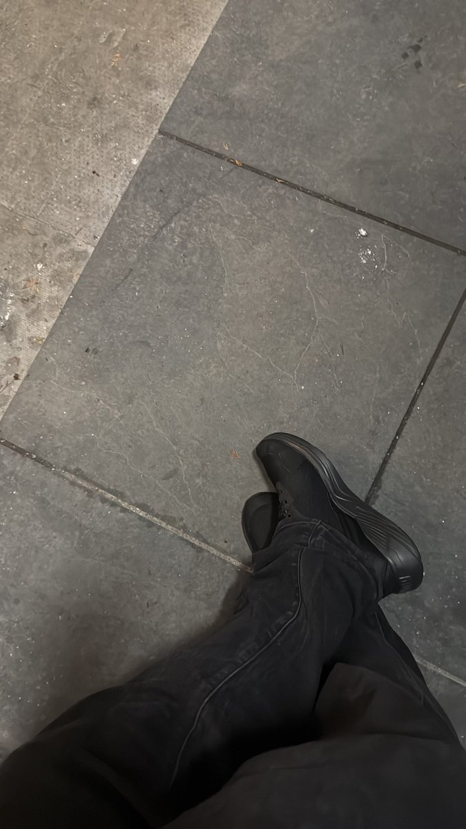 Mastermalk95's tweet photo. Bored at work what pathetic slave is going to come forward to be drained and entertain me? https://t.co/bnJTVDRTIL