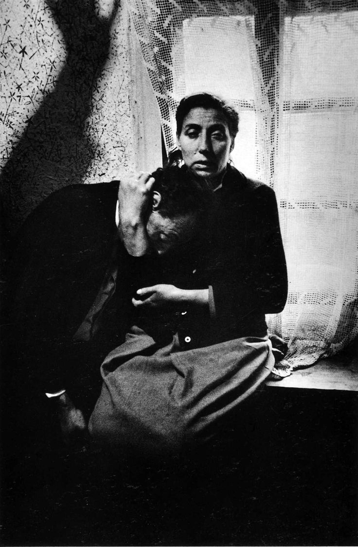 literlandweb1's tweet photo. "A nadie se le deja de querer por sus defectos, sino porque descubres que no te interesa interpretarlos ni comprenderlos".
"Nubosidad variable", Carmen Martín Gaite
📷Josef Koudelka https://t.co/TcWI8q6m5u