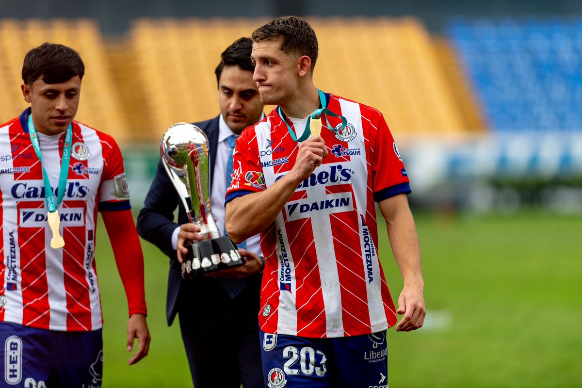 Abitia9's tweet photo. Campeonato ✅
Campeón de goleo✅
Doblete en la final✅
EL MÁS GRANDE DEL CENTRO DE MÉXICO ❤️🤍 https://t.co/Ni6uvvHynq