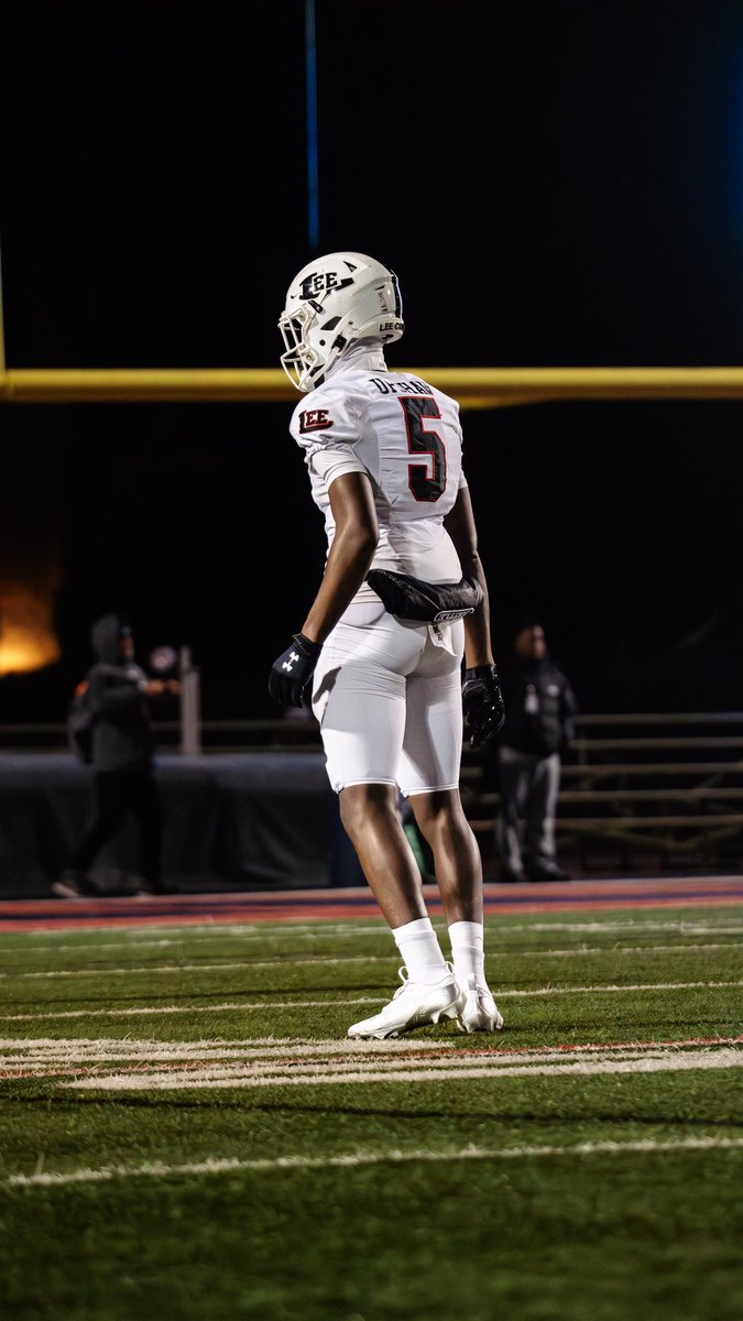 Sophomore Szn Highlights ⬇️⬇️
62 catches
840 yards 
11 touchdowns 
1st team all region 🙏🏾
hudl.com/v/2QiAHc
