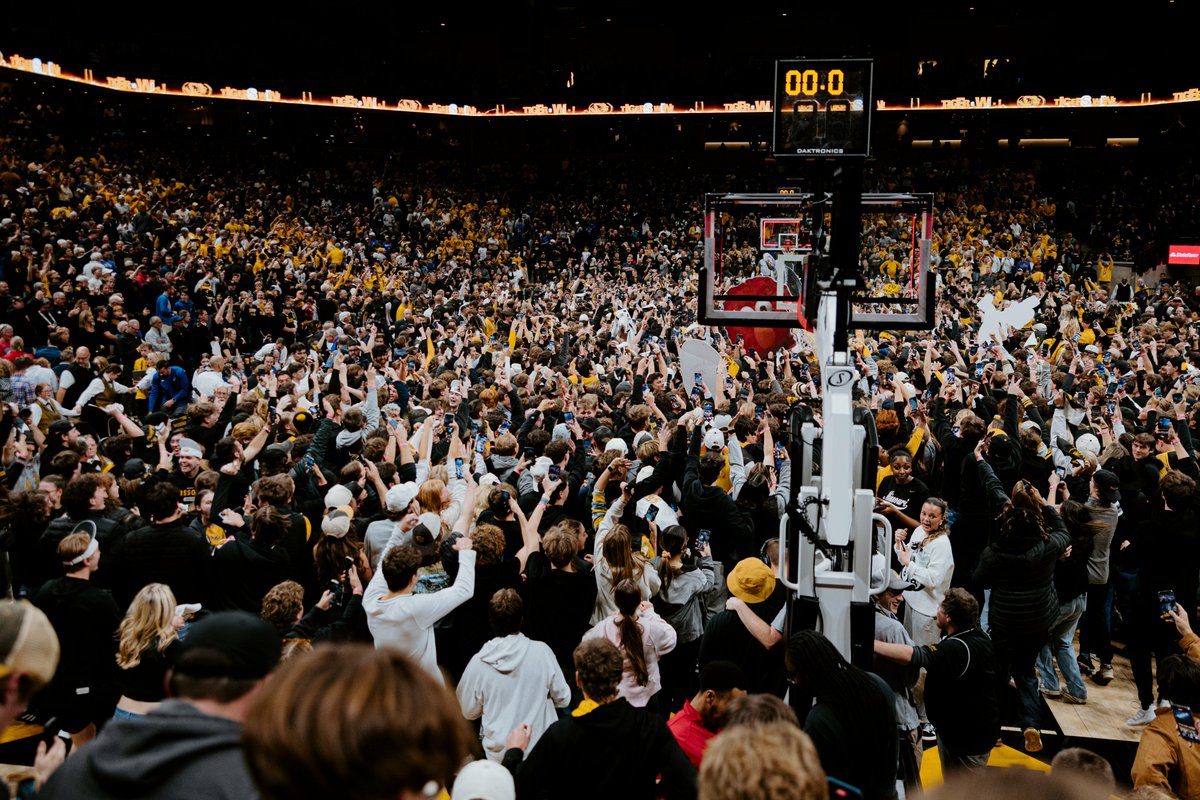 Come for a game, stay for a celebration!

#MIZ 🐯