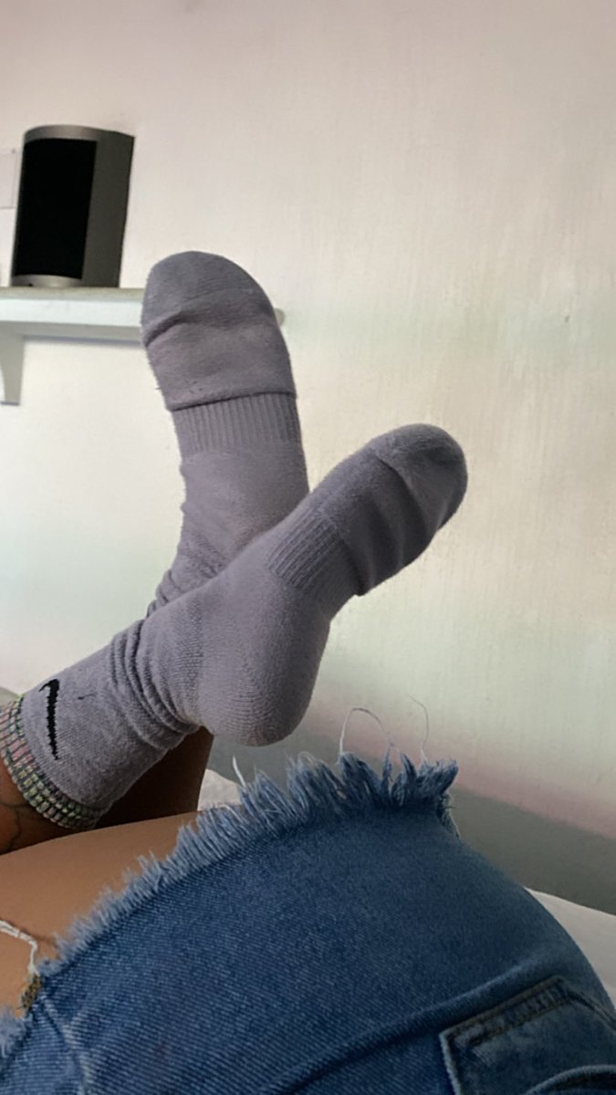 Adorablefeett's tweet photo. Sunday off 
#Domingo #feet #pies #medias https://t.co/xlWIh9a5BP