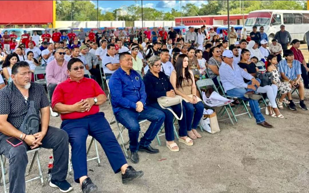 CosumNacional's tweet photo. La Confederación de Organizaciones y Sindicatos Unidos de México #COSUM, celebra con transportistas su 5to aniversario en el Estado de #Yucatán 🇲🇽
@huachodiazmena
@GobYucatan
@jc_ramirezmarin
Nota completa 👇
https://t.co/oKhpElunSI https://t.co/N2lMCx0nSh